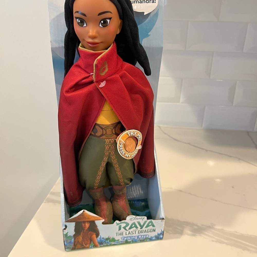 Disney Talking RAYA and the last Dragon 14" Toy Doll with Removeable Cape